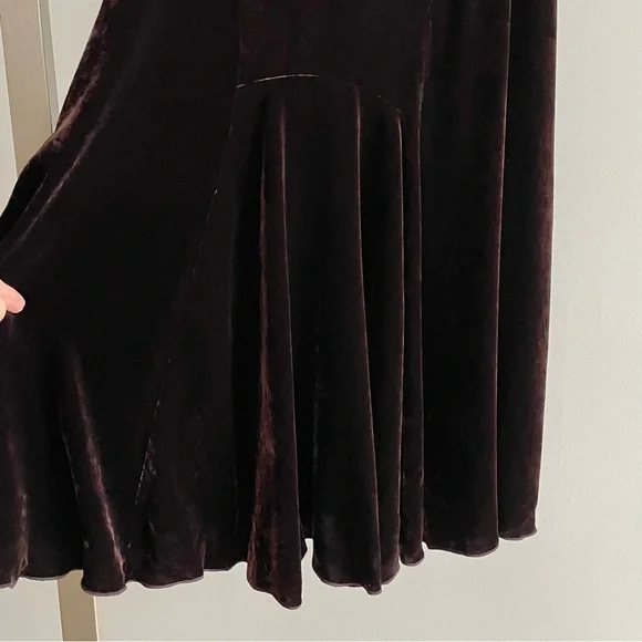 Max Mara Dark Brown Silk & Rayon Velvet Skirt - Picture 2 of 6